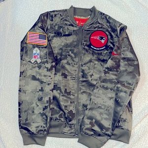 Like- New New England Patriots Salute to Service Jacket